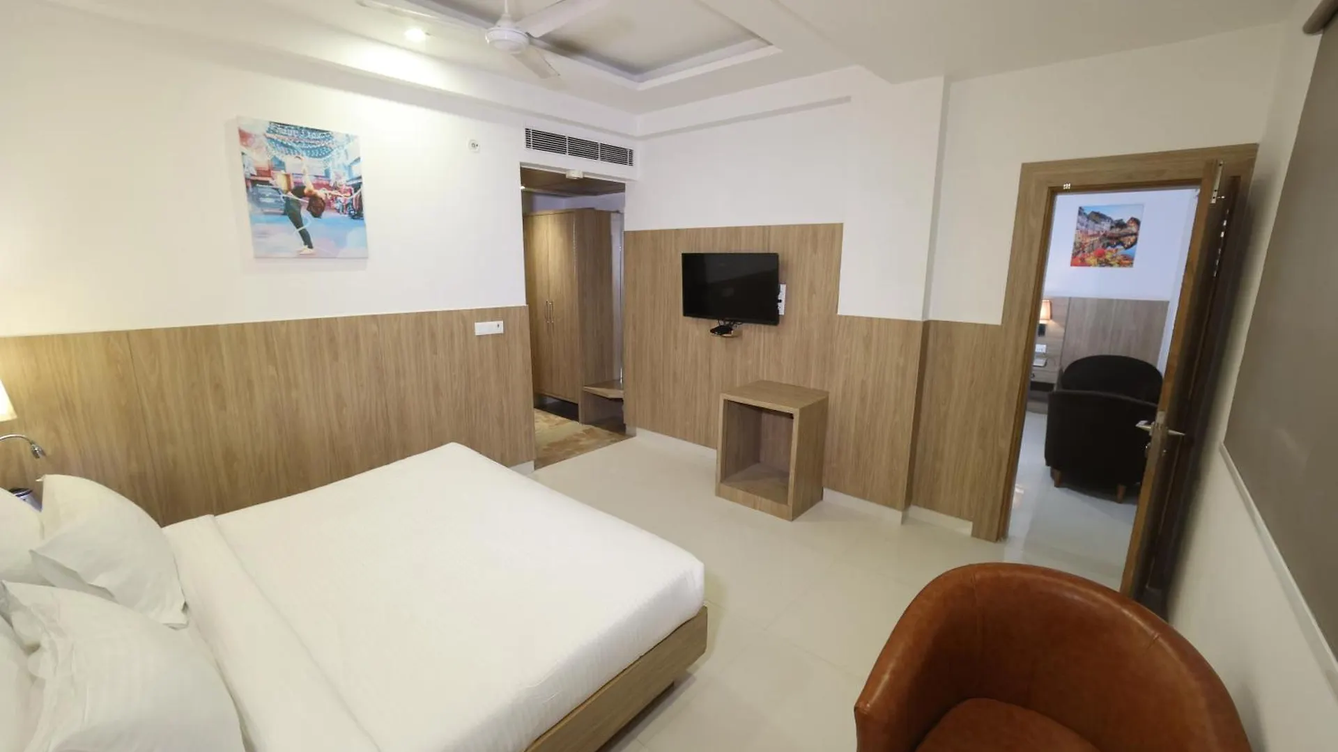 Hotel Elevate Inn - With Complimentary Pickup Or Drop Near Delhi Airport New Delhi