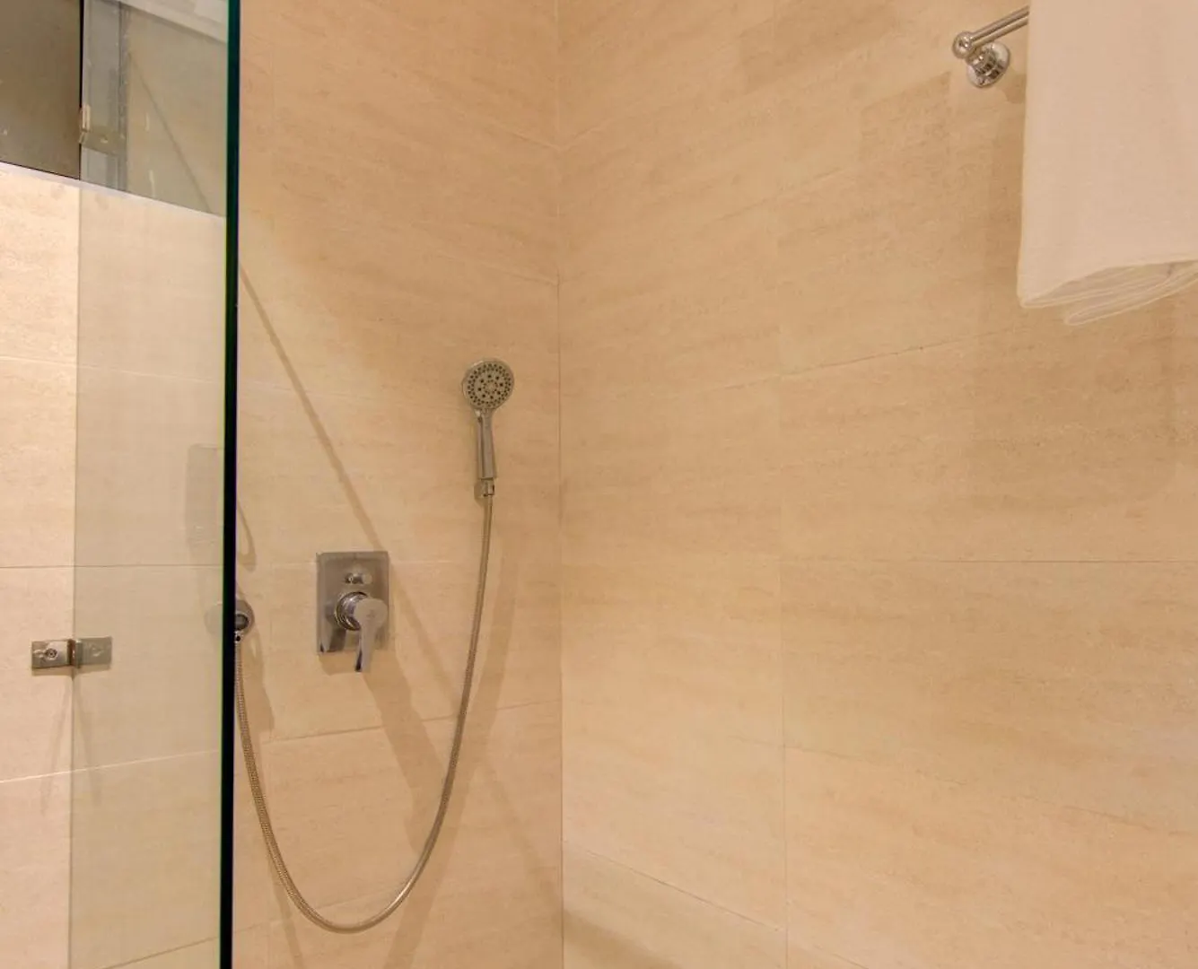 Hotel Elevate Inn - With Complimentary Pickup Or Drop Near Delhi Airport New Delhi