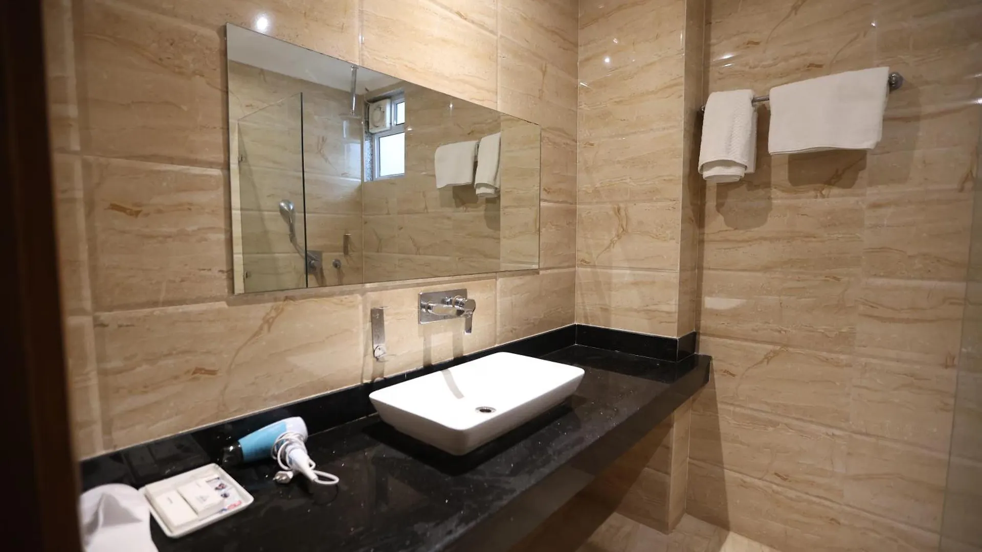 ****  Hotel Elevate Inn - With Complimentary Pickup Or Drop Near Delhi Airport New Delhi India