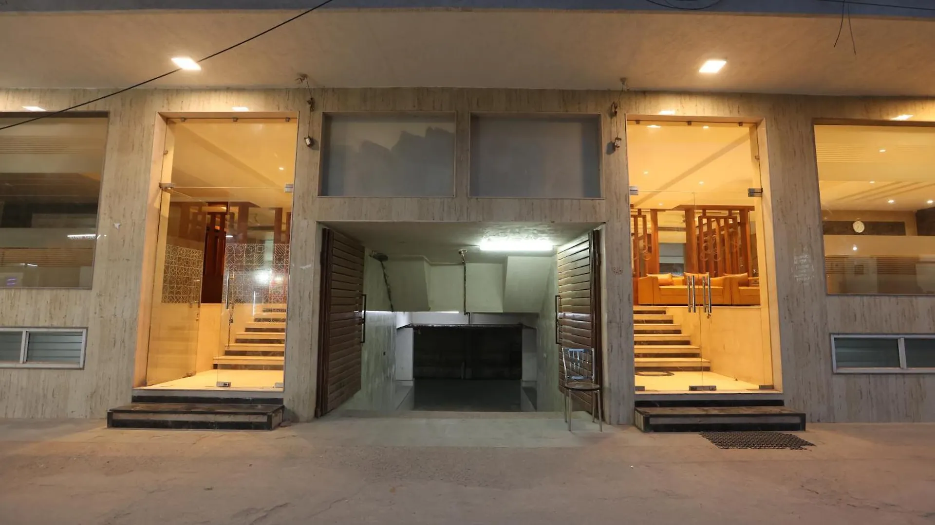 Hotel Elevate Inn - With Complimentary Pickup Or Drop Near Delhi Airport New Delhi