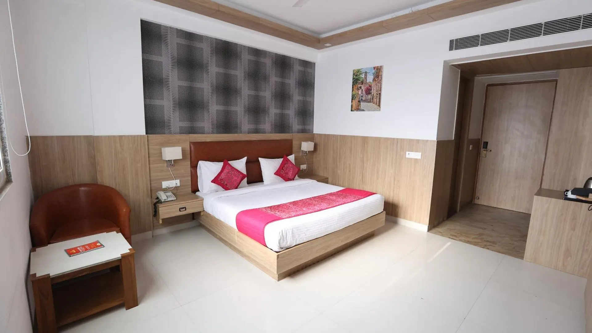 Hotel Elevate Inn - With Complimentary Pickup Or Drop Near Delhi Airport New Delhi