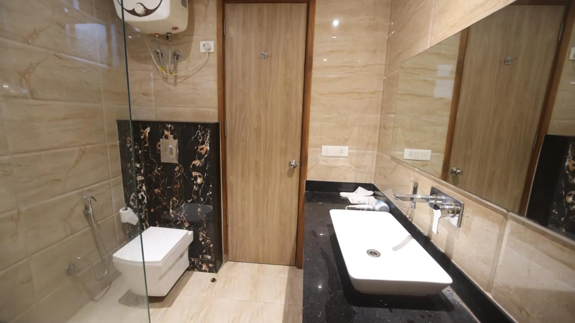 Hotel Elevate Inn - With Complimentary Pickup Or Drop Near Delhi Airport New Delhi