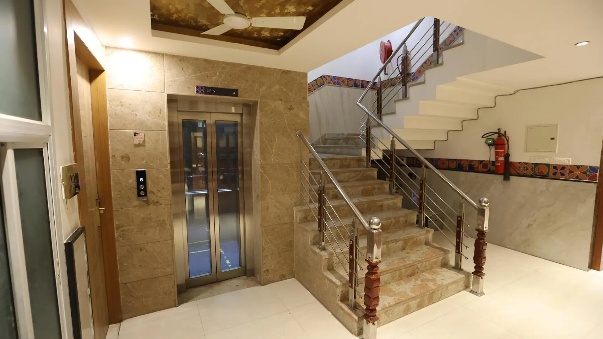 Hotel Elevate Inn - With Complimentary Pickup Or Drop Near Delhi Airport New Delhi