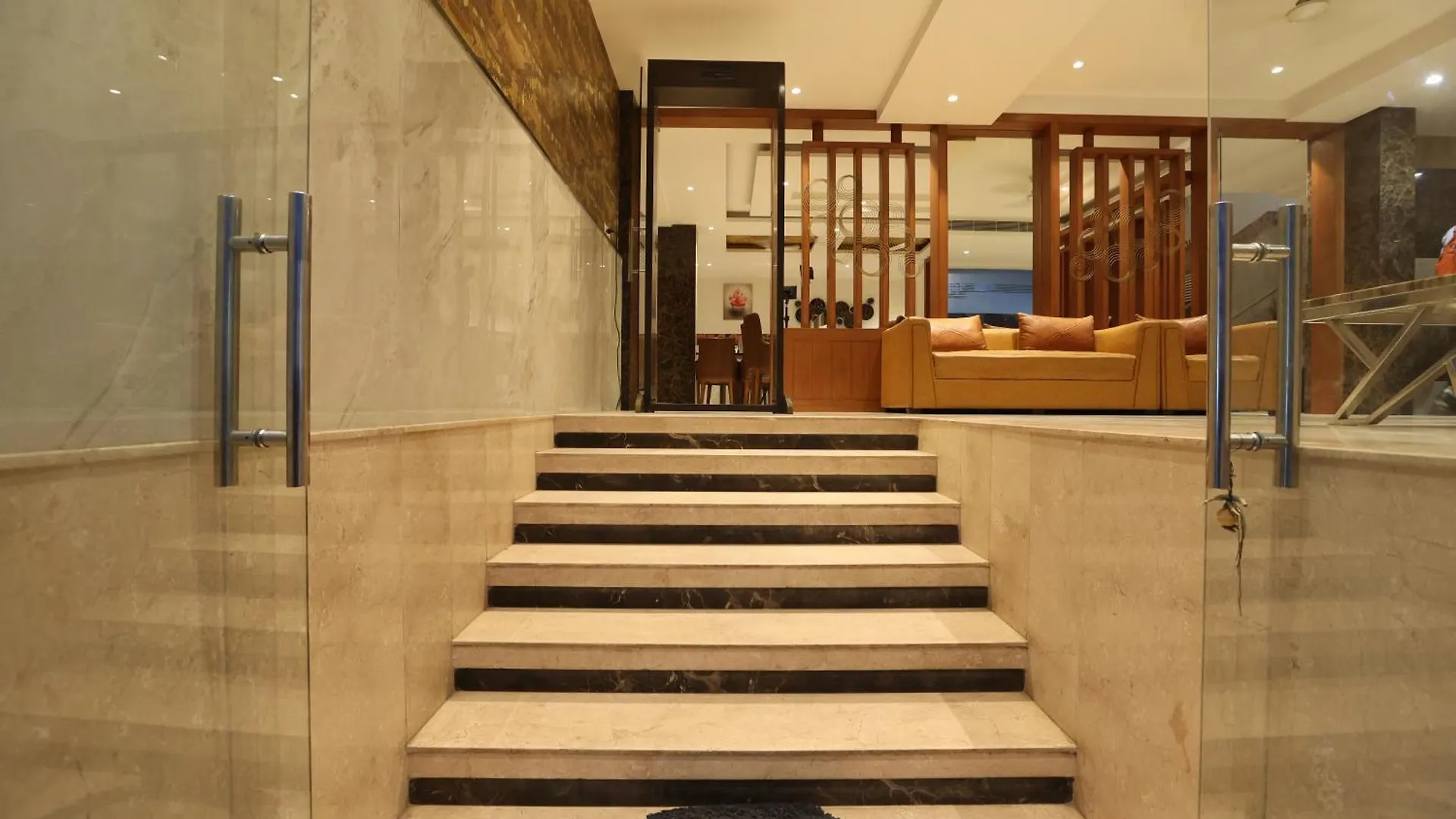 Hotel Elevate Inn - With Complimentary Pickup Or Drop Near Delhi Airport New Delhi 4*,  Indien