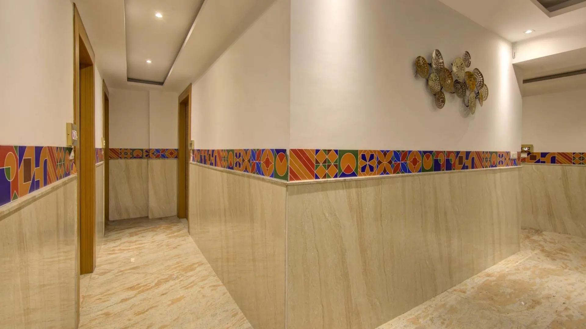 Hotel Elevate Inn - With Complimentary Pickup Or Drop Near Delhi Airport New Delhi